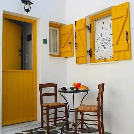 Ostria מלון דירות נאוסה