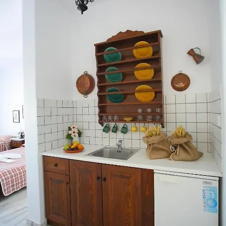 Ξενοδοχείο με διαμερίσματα Ostria 3*