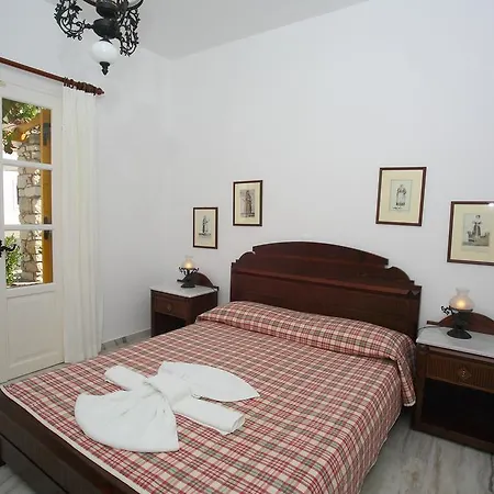 Ξενοδοχείο με διαμερίσματα Ostria 3*